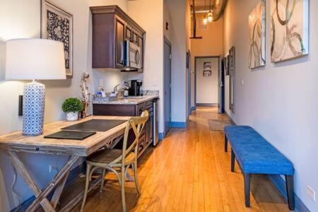 Hip Urban Loft - Small Town Charm - 124 Lofts #1 West Dundee Bagian luar foto