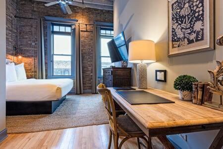 Hip Urban Loft - Small Town Charm - 124 Lofts #1 West Dundee Bagian luar foto