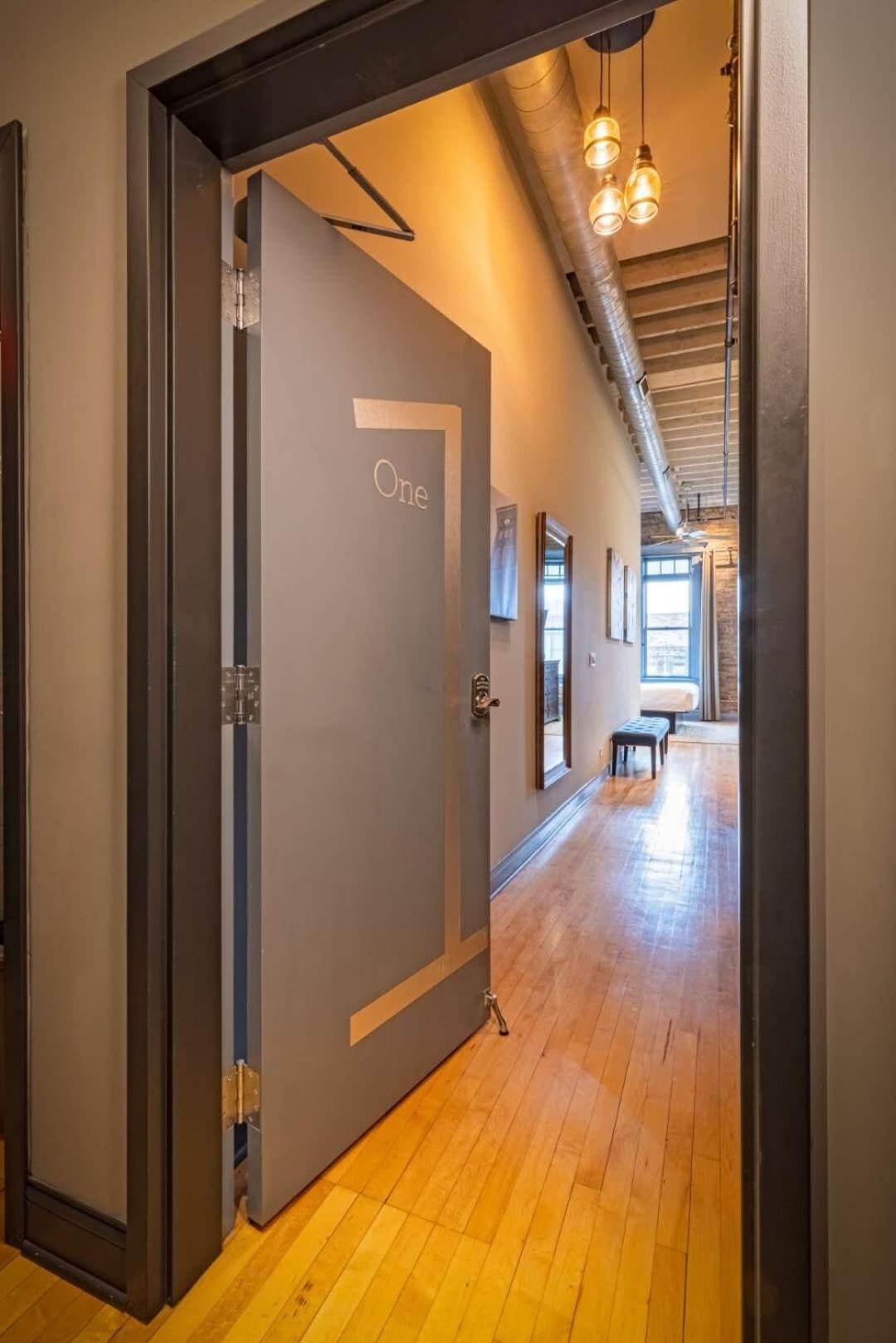 Hip Urban Loft - Small Town Charm - 124 Lofts #1 West Dundee Bagian luar foto
